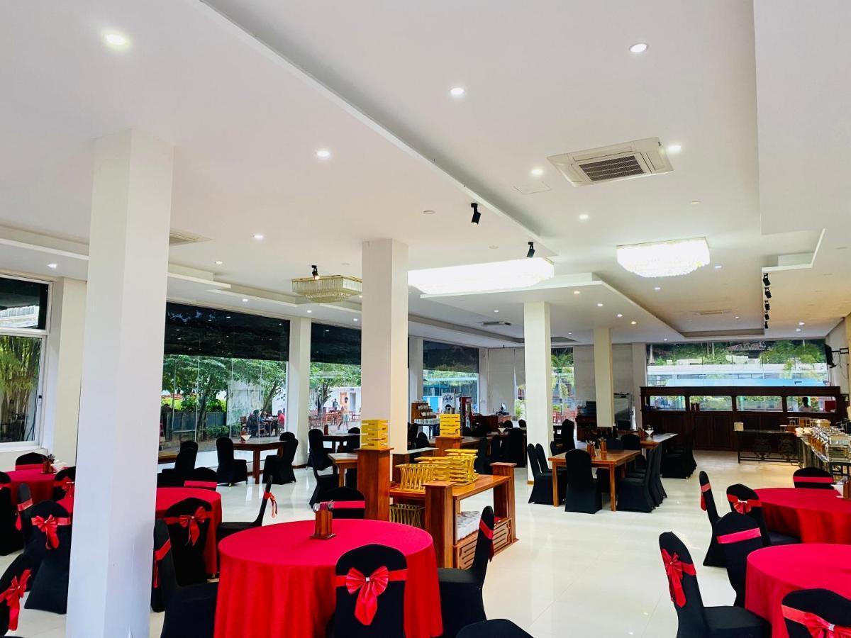 Saru Blue Sapphire Hotel Udawalawe Exterior photo