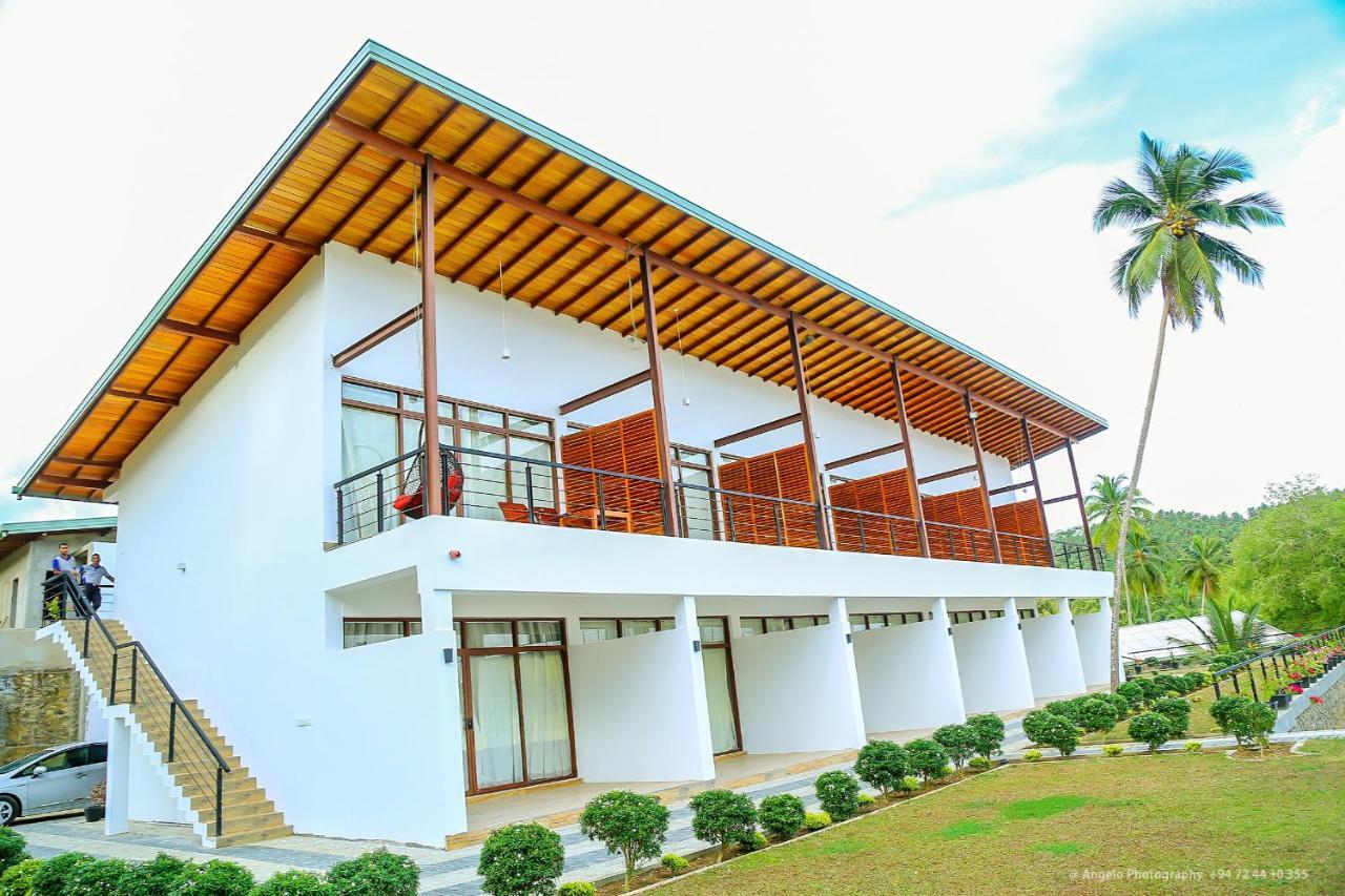 Saru Blue Sapphire Hotel Udawalawe Exterior photo